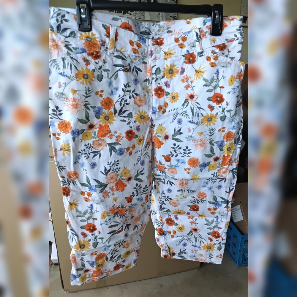 Floral Print Capri Pants